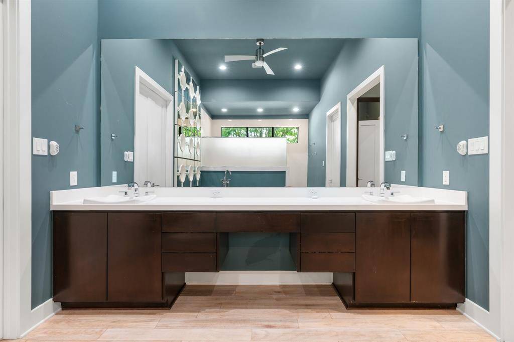 Double sink and vanity.