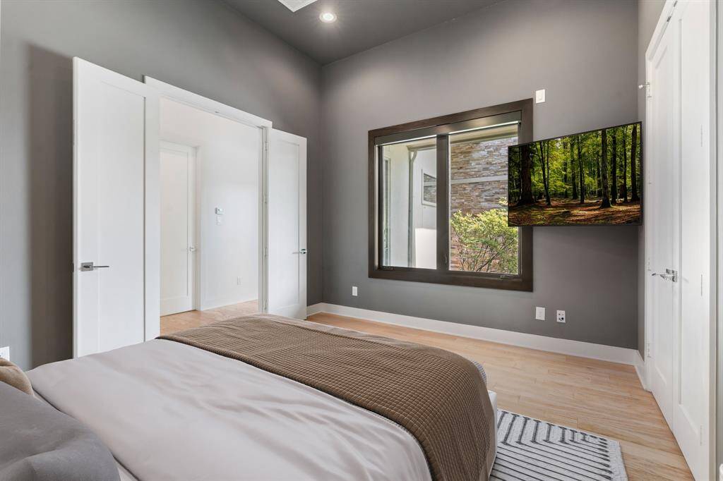 Here you see the hallway and a glimpse of the outside entrance from the driveway. Virtually staged.