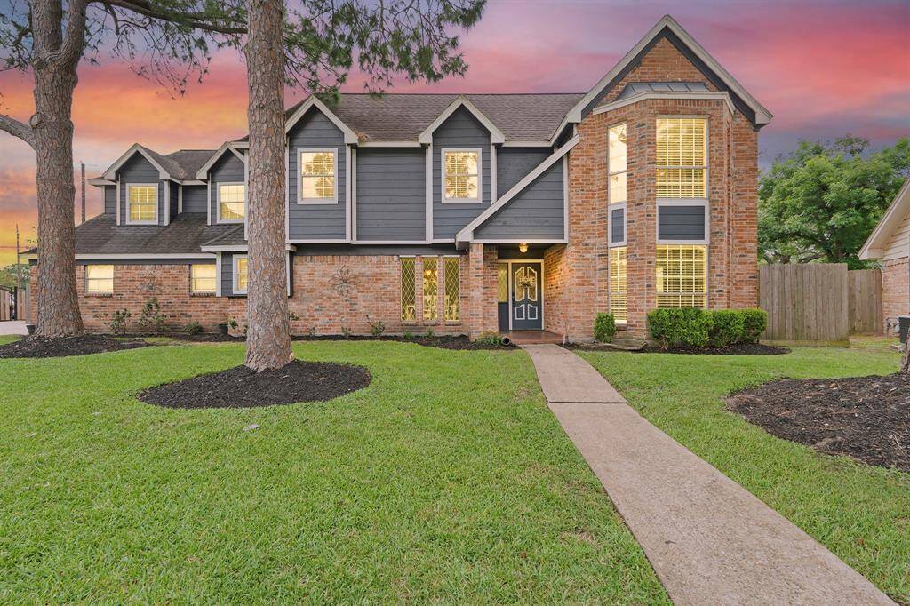 Welcome home to 1710 Durfey! This 2 story home welcomes you with a warm exterior and contrasting trim! It boasts great curb appeal with beautiful lush landscaping and a well-manicured front lawn