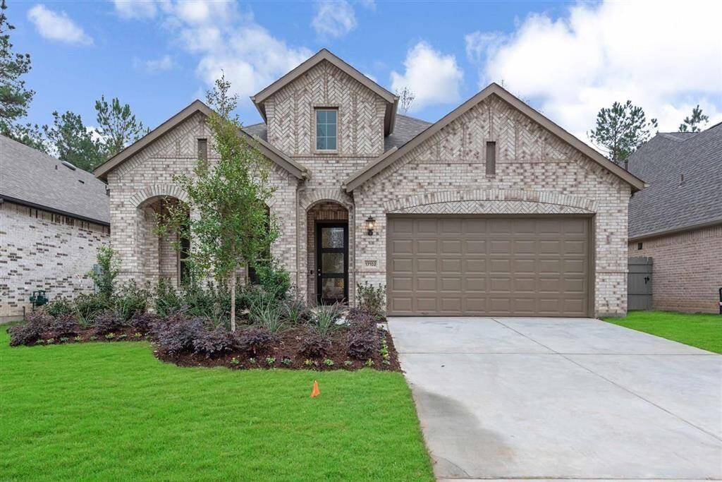 Welcome to 17102 Crimson Crest - located in the highly desirable community of Artavia.  This development has been designed to blend natural beauty with an active lifestyle.  Amenities include a 13-acre park with a 5-acre lake with paddleboats and a kayak launch. The park also includes a contemporary clubhouse with a 24-hour fitness center, the Palate Café, a splash pad, playgrounds, a meditation rain garden, and an extensive trail system with outdoor fitness stations.