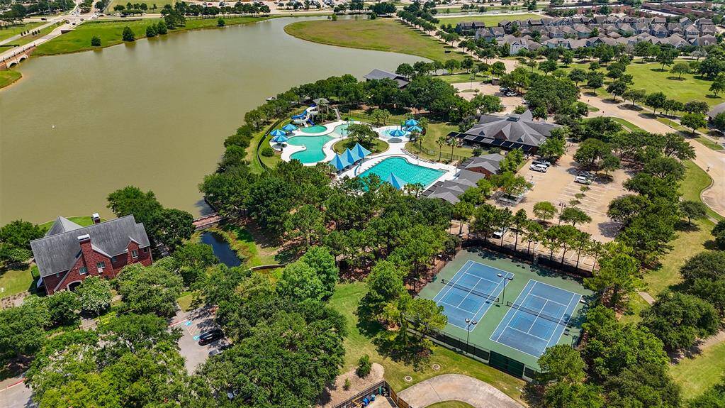 Bridgeland offers resort-style living with exceptional amenities just minutes from your door—lakeside trails, sparkling pools, waterslides, tennis courts, a fitness center, parks, and a charming community center. It’s the perfect blend of luxury, recreation, and community connection.