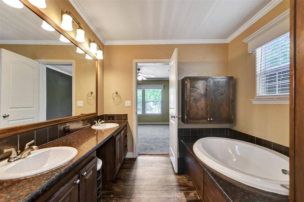 soaking tub