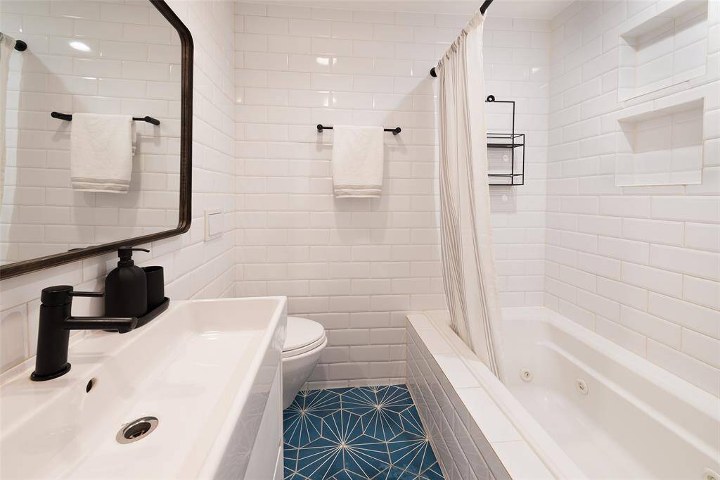 Guest bath with jacuzzi tub.