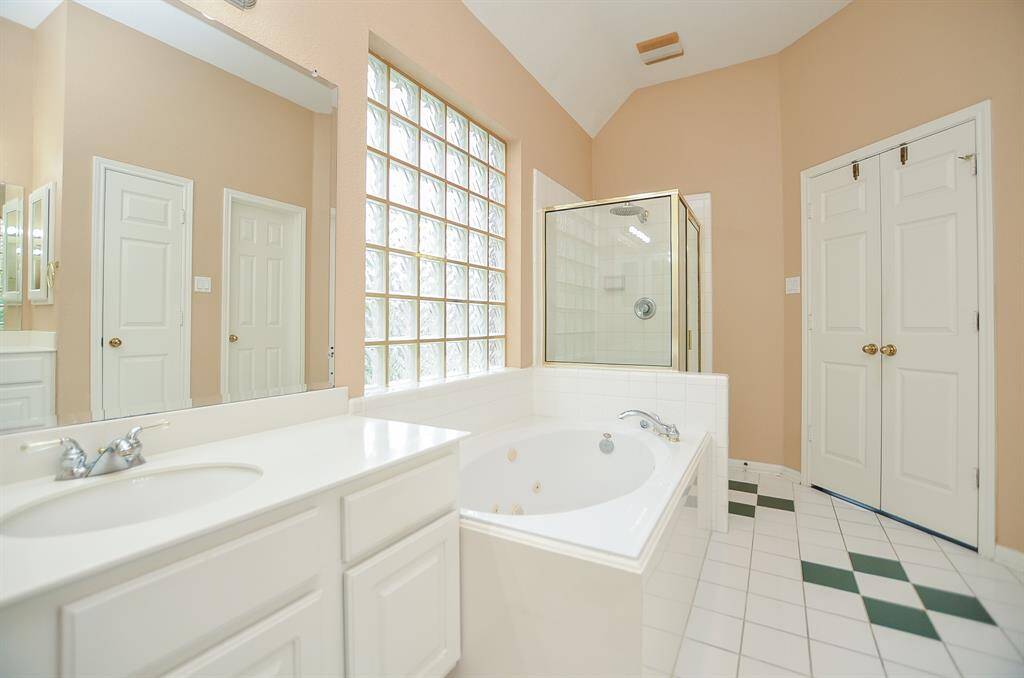 Aren't these scattered, colorful green tiles wonderful?