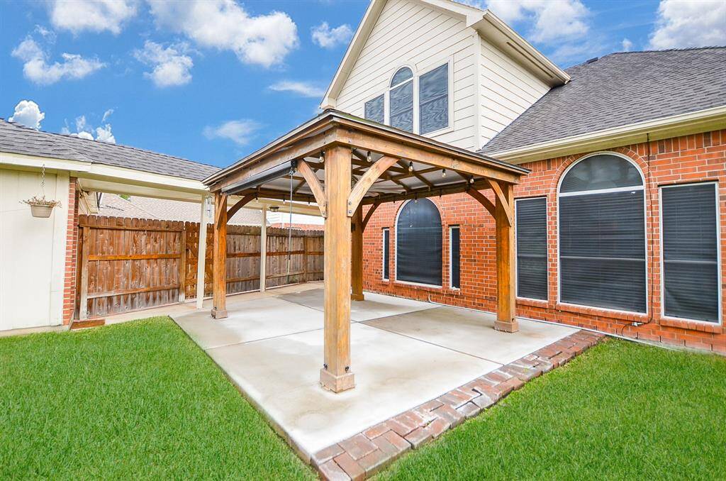 What a beautiful retreat for outdoor relaxing and dining al fresco!