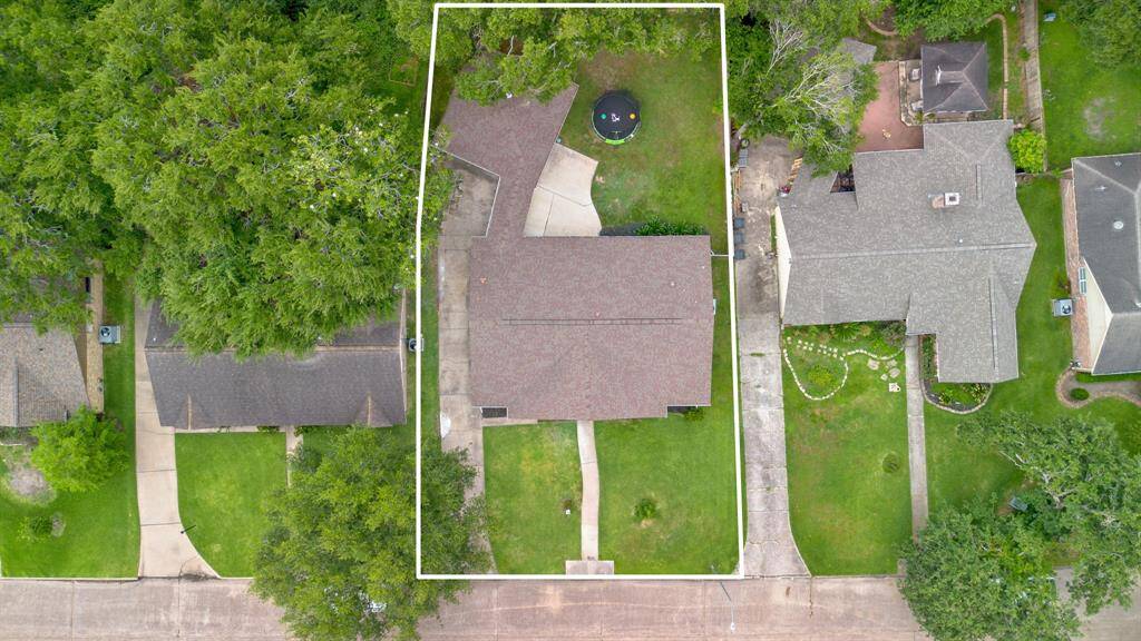 Property Boundary OutlineThis lot is a standout—see the full scope of the property line in this aerial view. Ample space in the rear offers privacy, expansion potential, or pool addition.