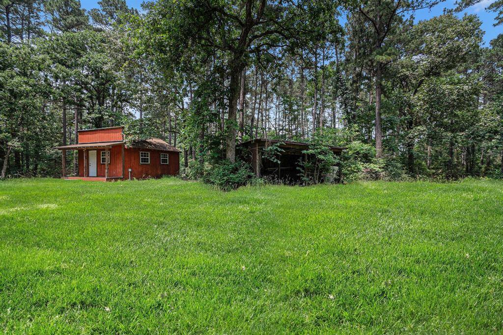 This property also has a barn for horses!