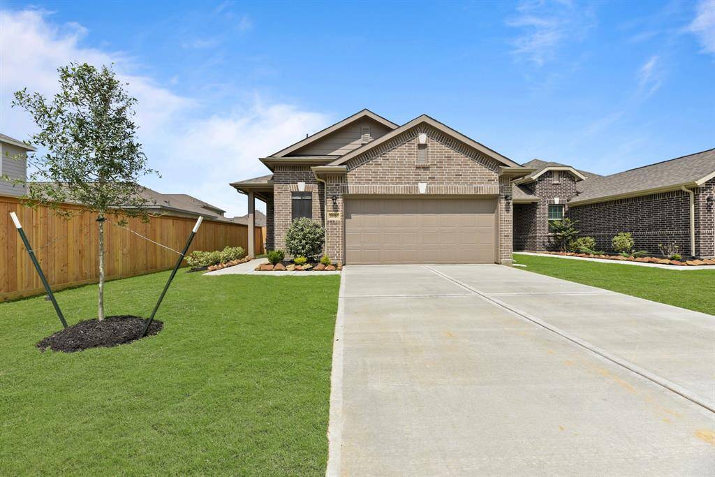 Charming George home design by K. Hovnanian® Homes with elevation B in beautiful The Landing at New Caney.