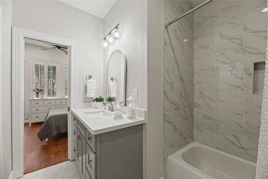 Ensuite-perfect for guests!