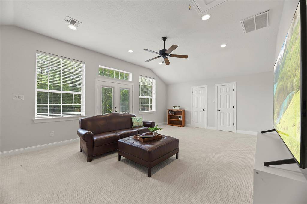 Fresh carpet and paint!
