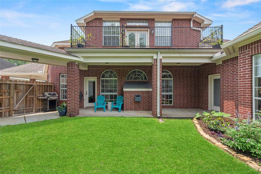 A covered patio and a second floor balcony!