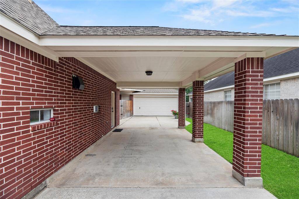 leads to a porte-cochere with side door entry.