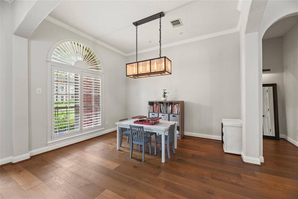 Tall ceilings and great natural lights make this a great floor plan to live and entertain in!