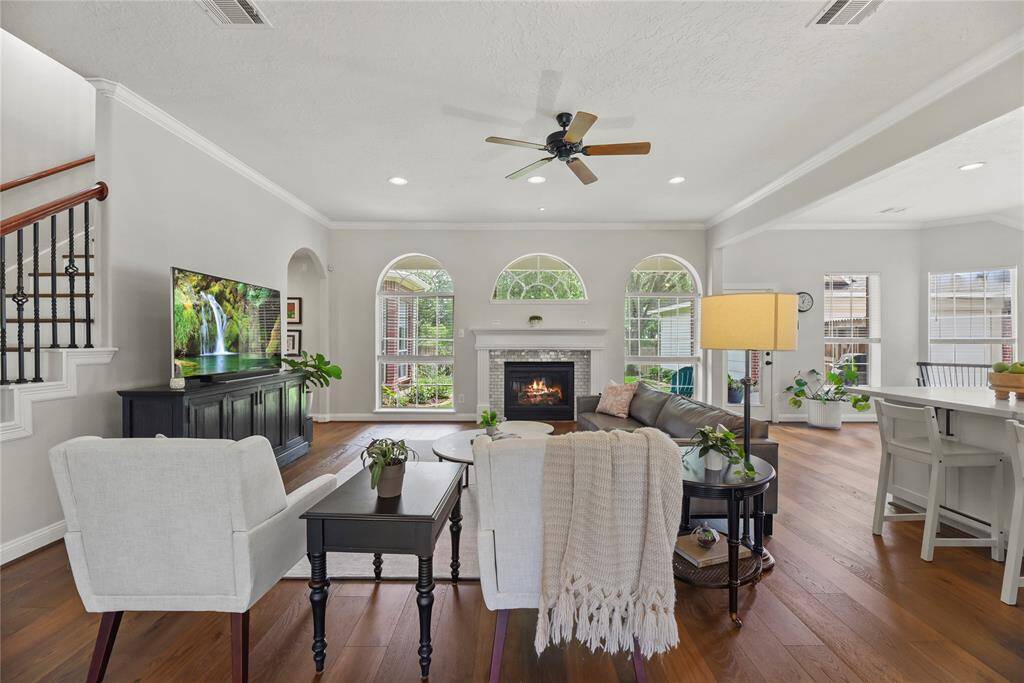 What an amazing floor plan with great views of the beautiful landscaping!