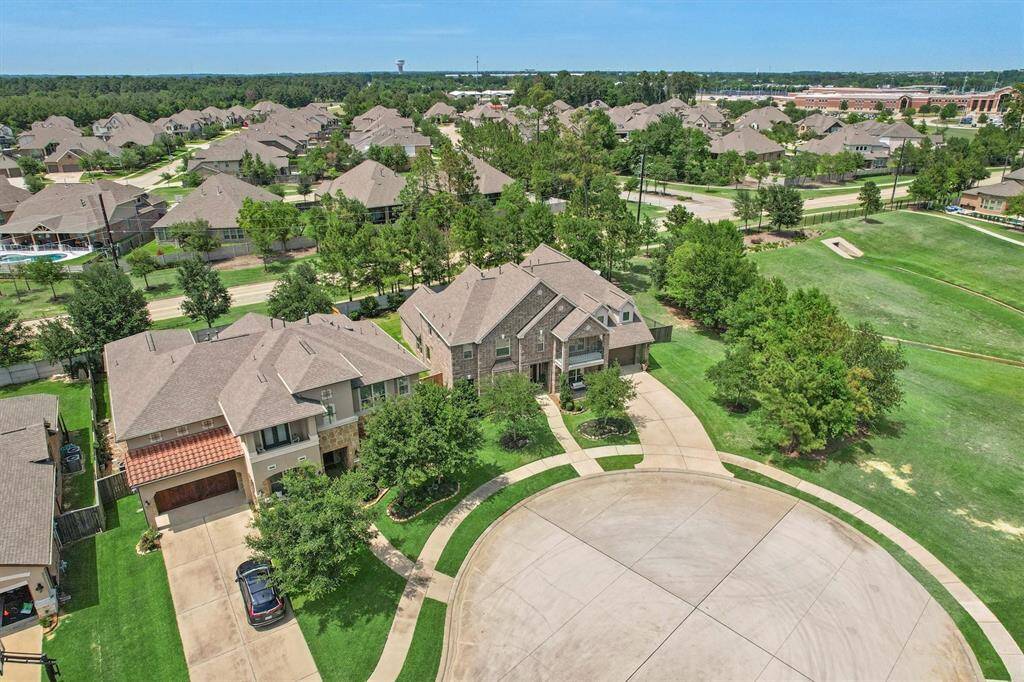 The expansive greenspace next to the home creates the wide open feel you will love. The lush greenspace enhances the home's peaceful and serene setting.