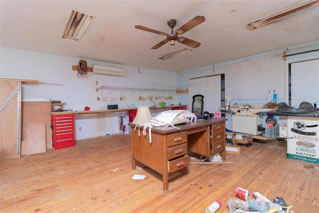 another view of upstairs in garage