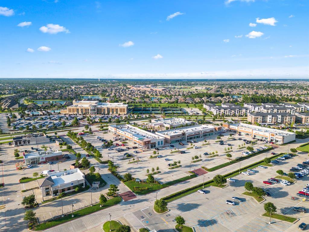 HEB, Lifetime and retail