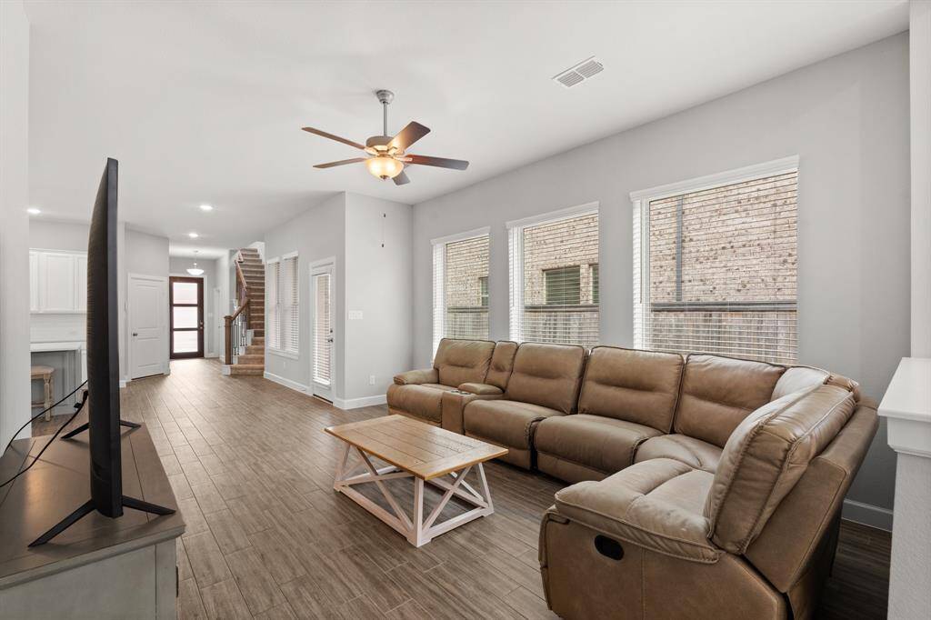 Great family open space to entertain or relax.