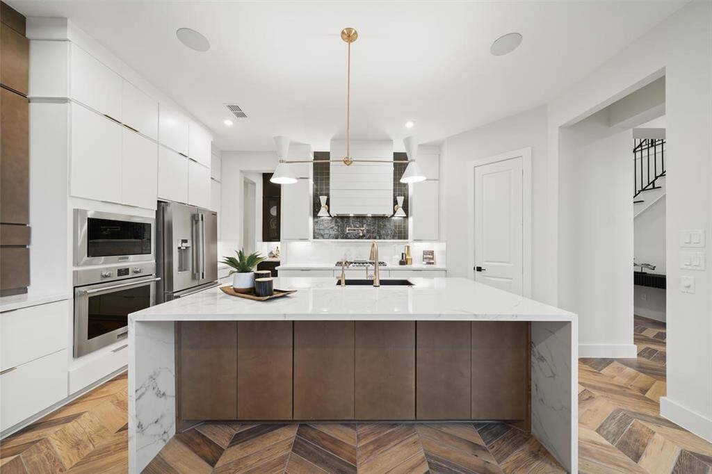REPRESENTATIVE PHOTO: Colors and options vary. Confirm options and selections with onsite Community Sales Manager.