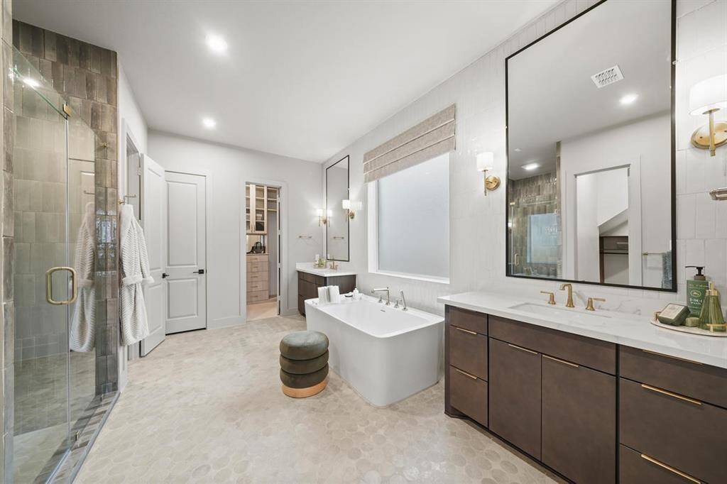 REPRESENTATIVE PHOTO: Colors and options vary. Confirm options and selections with onsite Community Sales Manager.