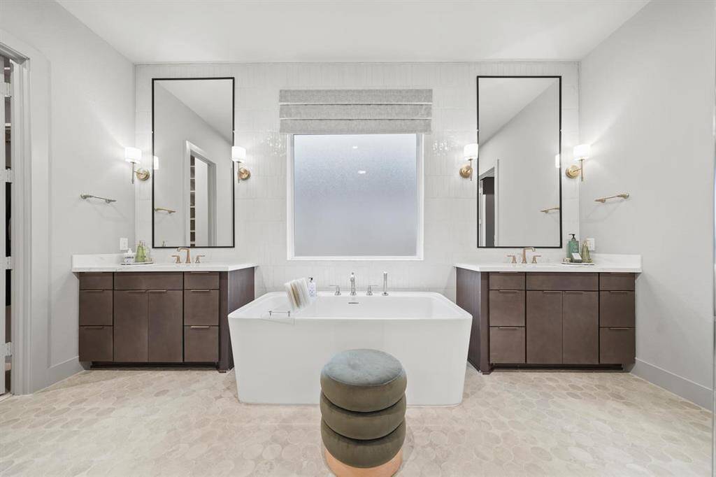 REPRESENTATIVE PHOTO: Colors and options vary. Confirm options and selections with onsite Community Sales Manager.