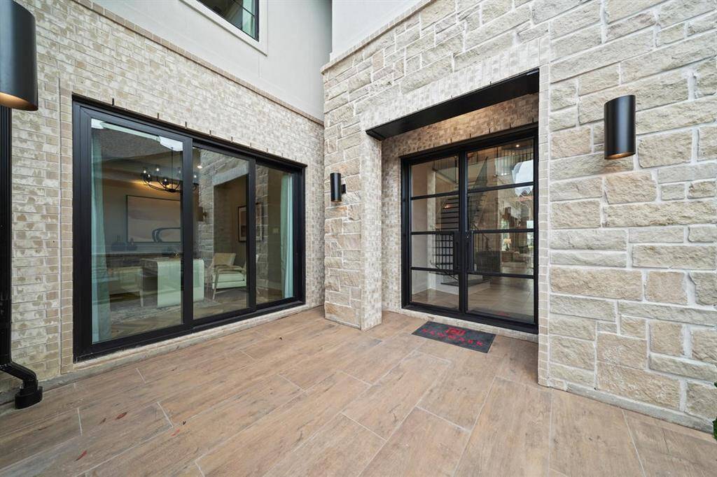 REPRESENTATIVE PHOTO: Colors and options vary. Confirm options and selections with onsite Community Sales Manager.