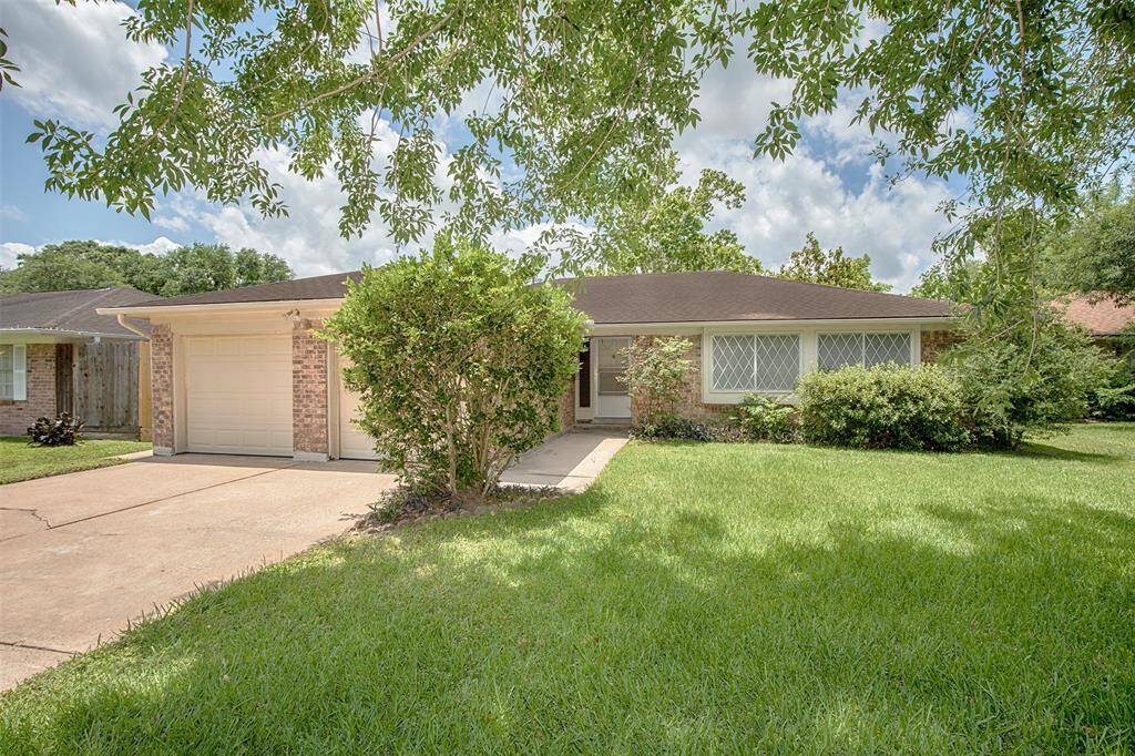 Welcome to this charming three bedroom home that sits in a quiet cul-de-sac.