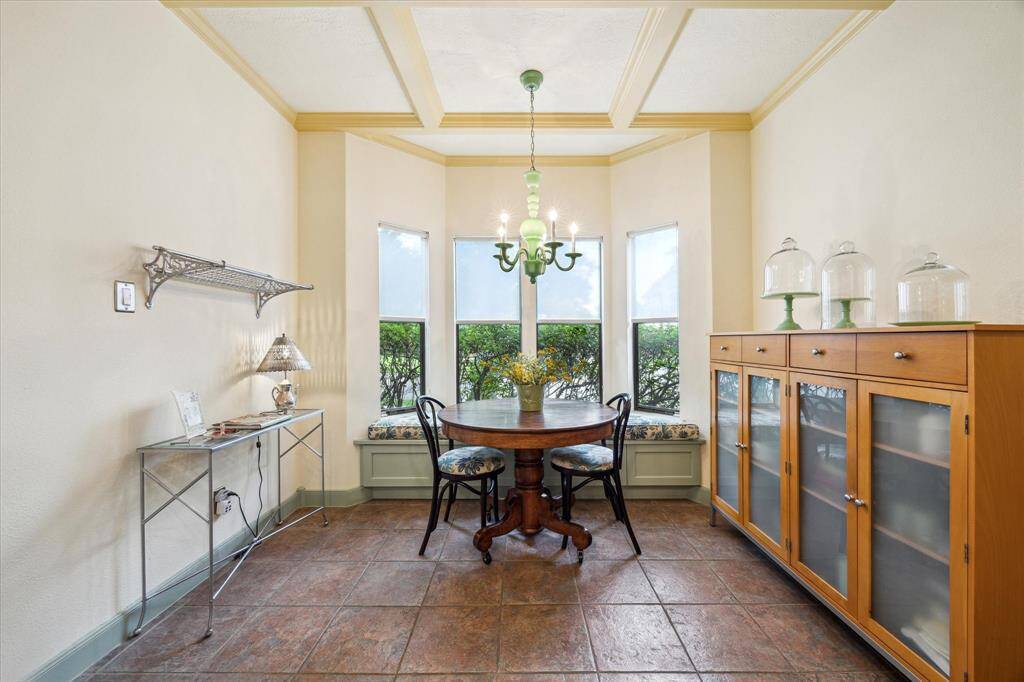 Another view of the breakfast room.