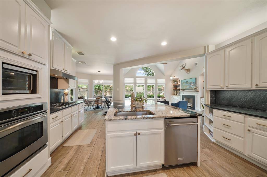 Light and bright chef's Kitchen with stainless-steel appliances