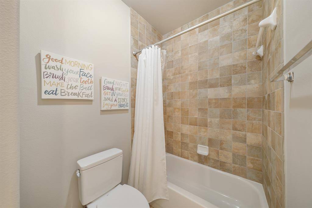 Secondary Bathroom with a tub/shower combination