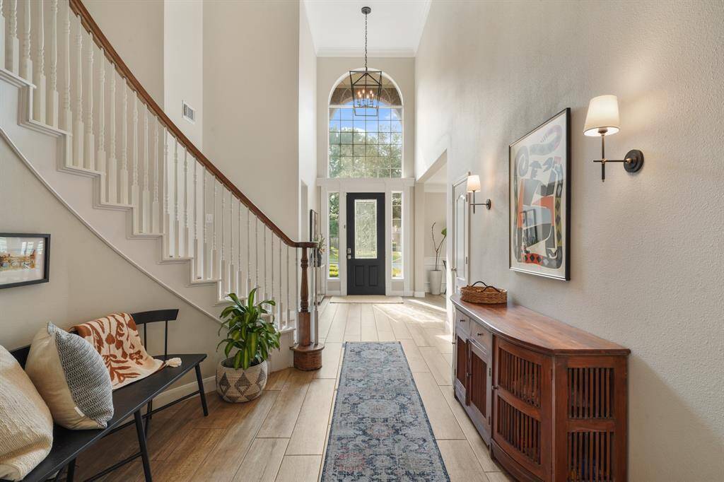 Beautiful view of the Entry and grand staircase