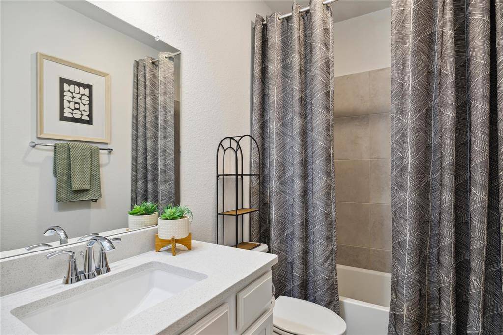 One of the secondary bathrooms, spacious, conveniently located, and finished with elegant details that enhance both style and functionality.