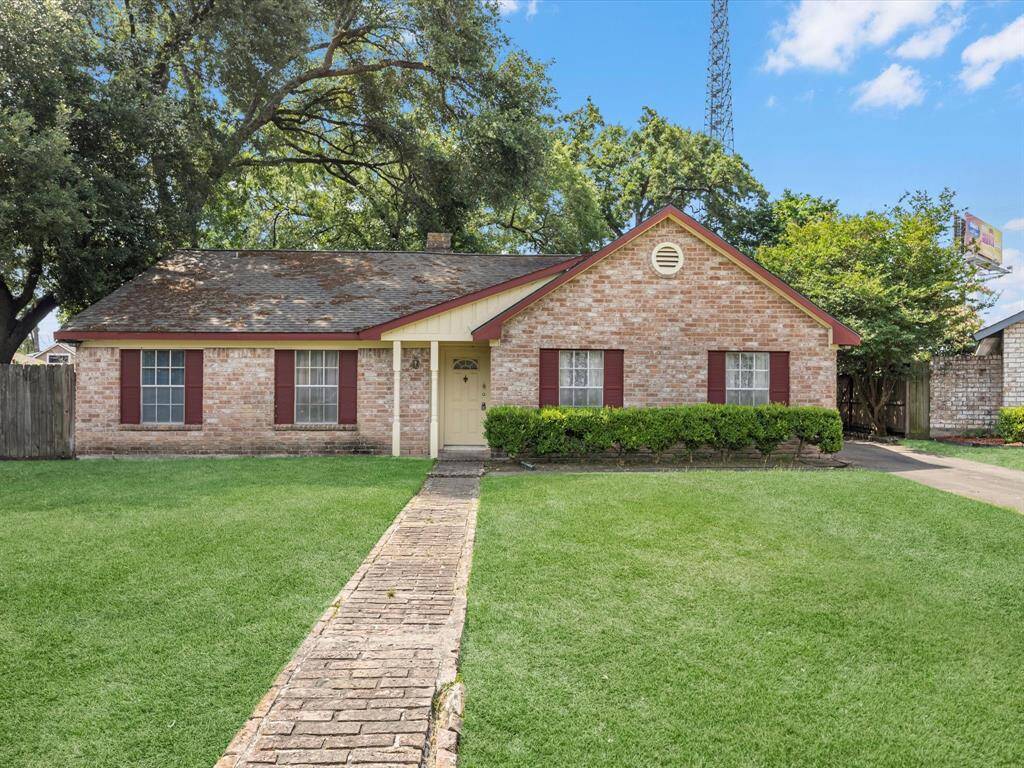 Welcome Home! Large beautiful lot! Bring all your remodeling ideas and put your own flavor in this home to make it your own.