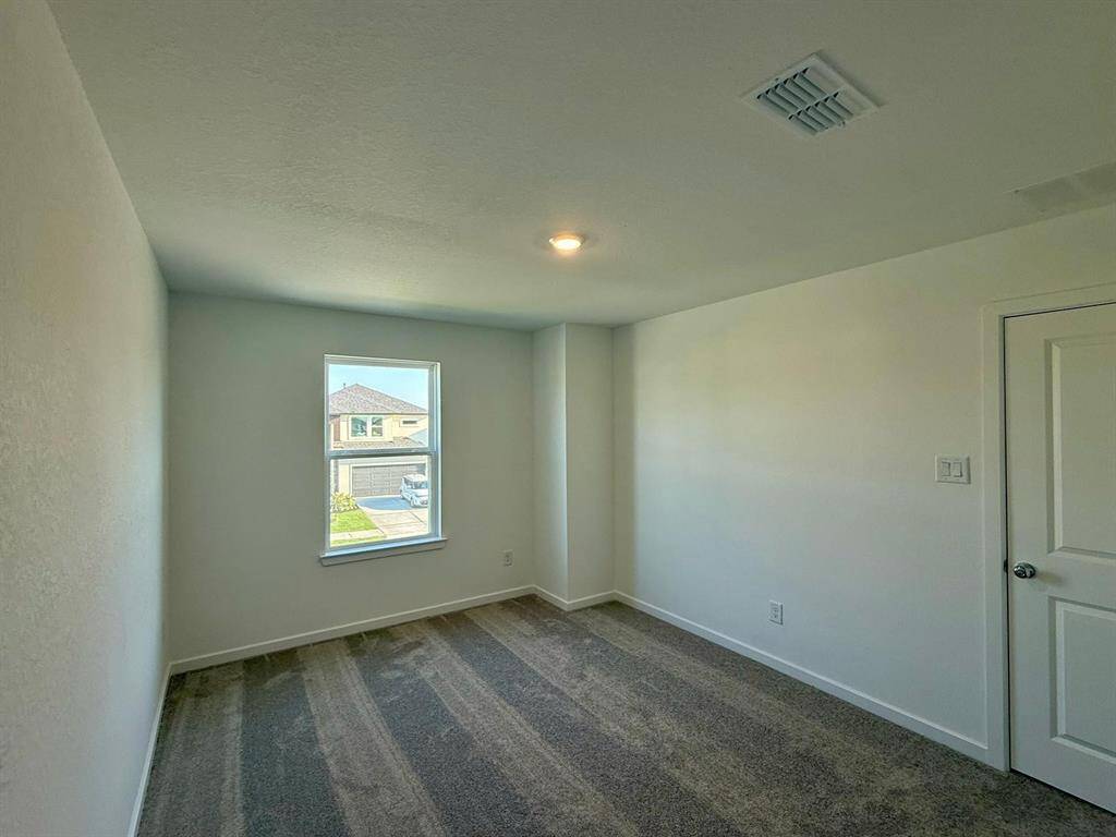 4th bed room (upstairs)