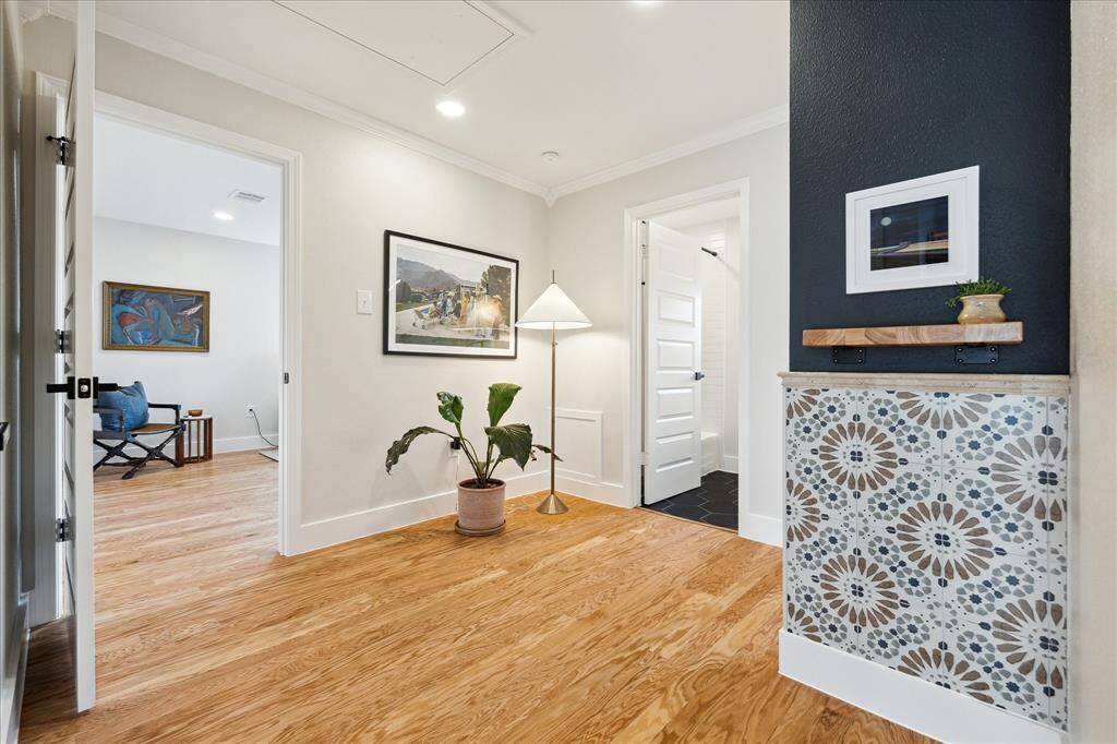 This bonus hallway area is a versatile space—perfect for showcasing a statement piece of furniture or art.