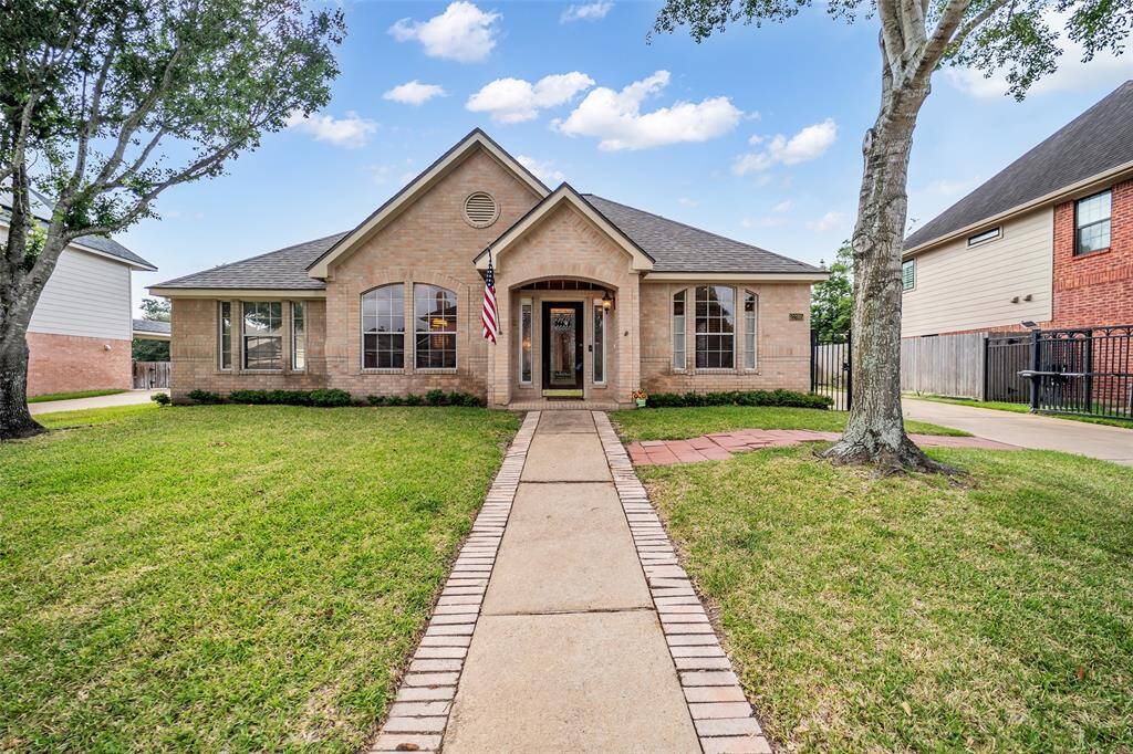 Front view of house with private driveway electric gate!