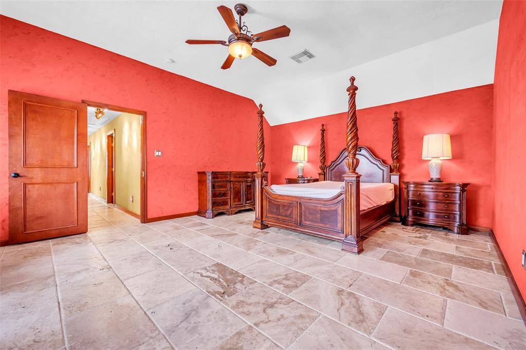 Very large primary bedroom