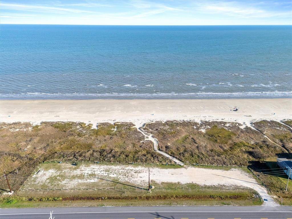 Bird's eye view with a water view and a view of the beach