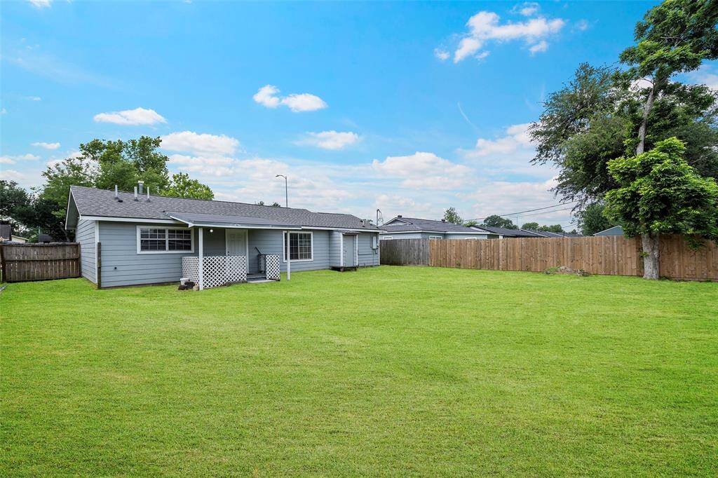 Great for dogs, kids, BBQ's and FUN!