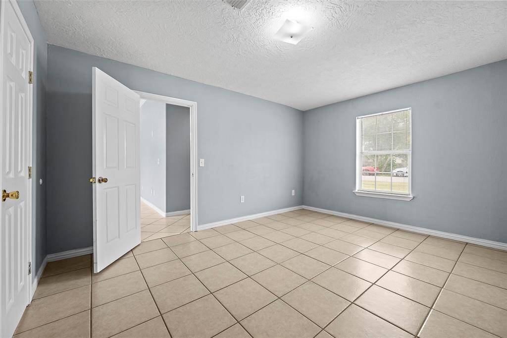 Huge flex room. Perfect for an office or 4th bedroom