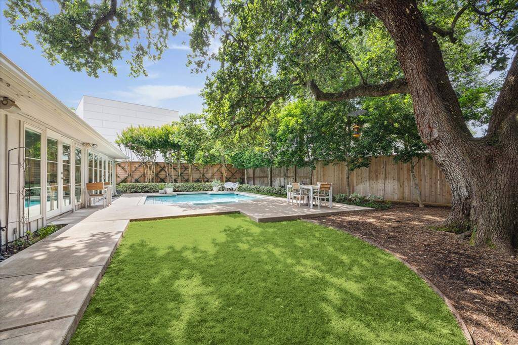 Plenty of grassy yard!