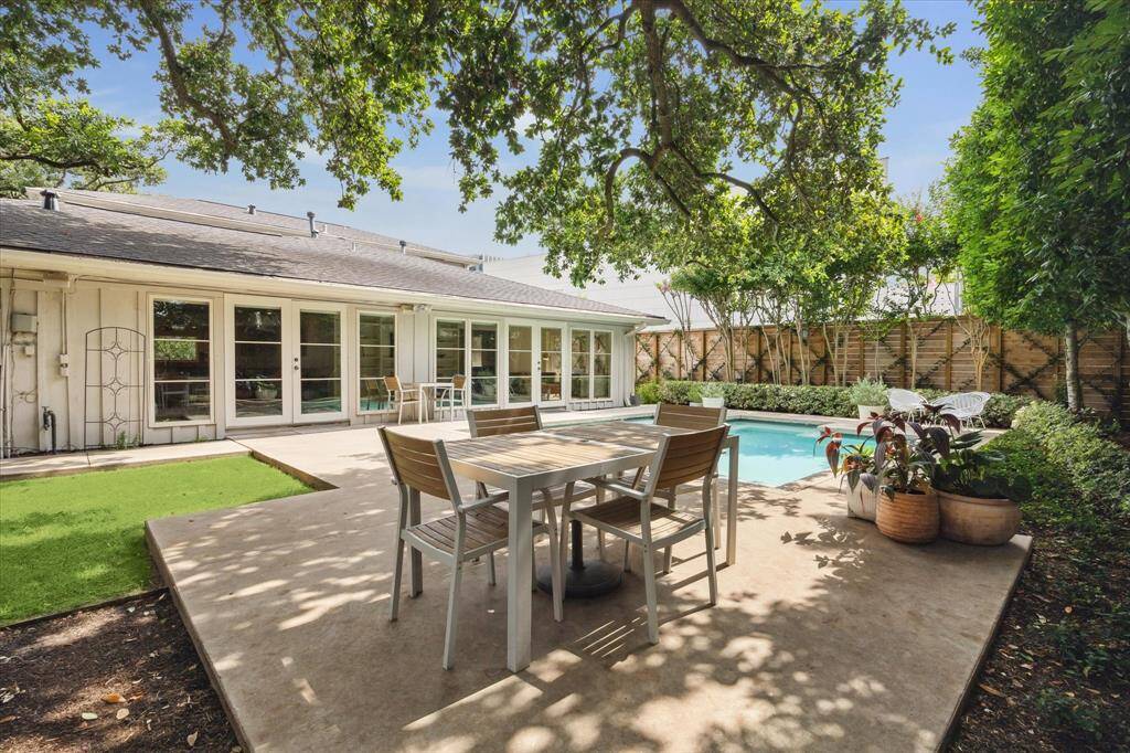 Shaded patio space for dining & relaxing.
