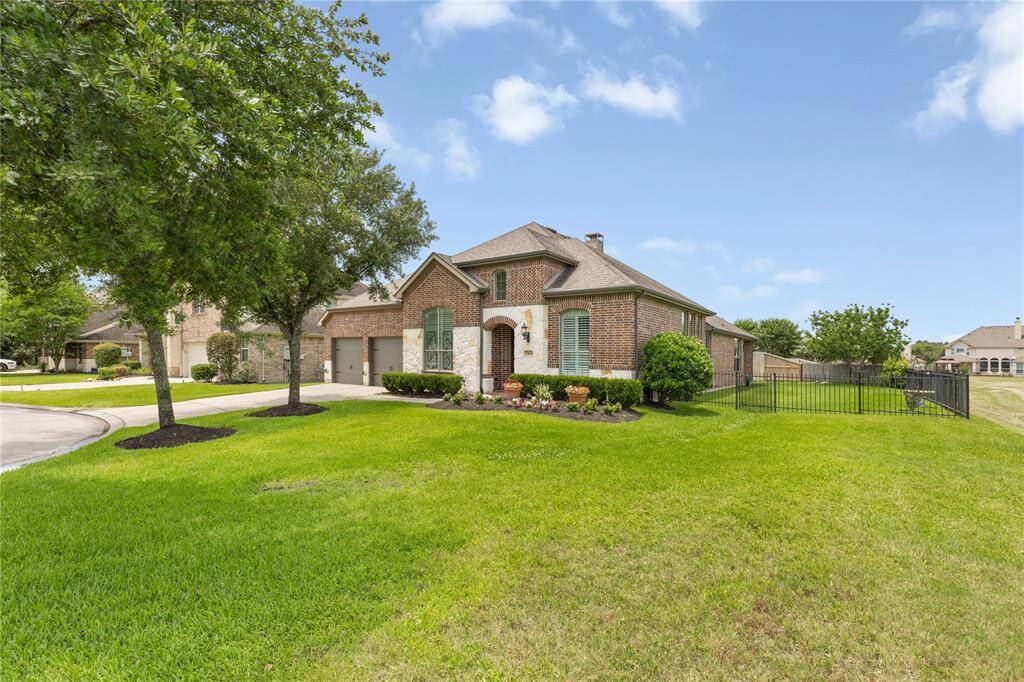 Great lot in the cul de sac with no side neighbors!