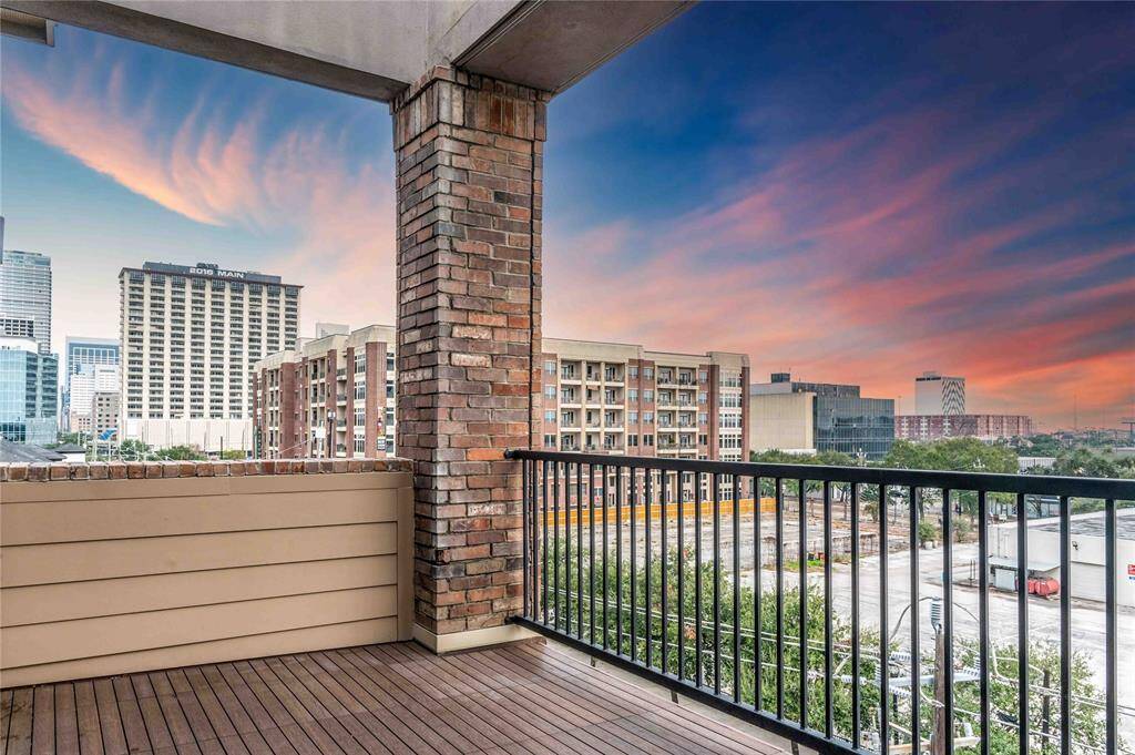 Corner Unit Offers Downtown Views & Beautiful Morning Sunrises