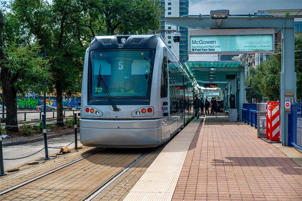 1 Block From MetroRail Red Line