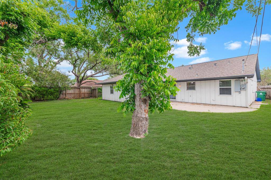 Large shaded back yard with patio perfect for grilling and entertaining.