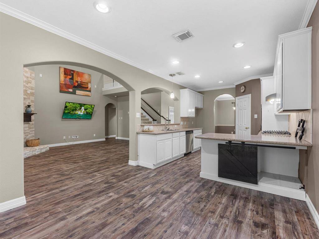 Looking towards the kitchen in this spacious and open plan