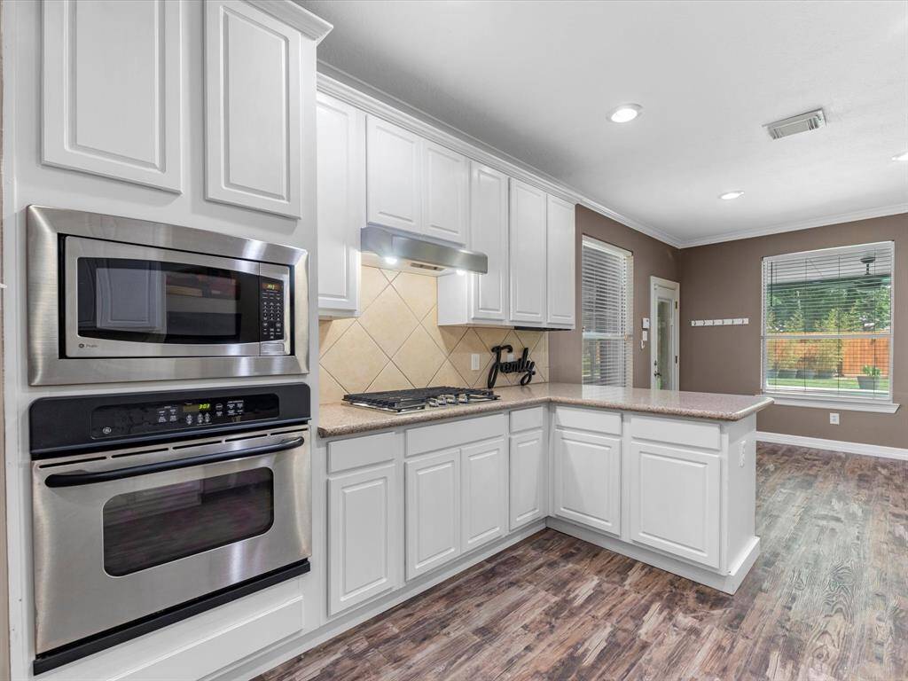 The appliances are stainless with gas cooktop