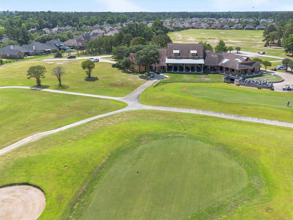 Oakhurst golf course is beautiful with club house