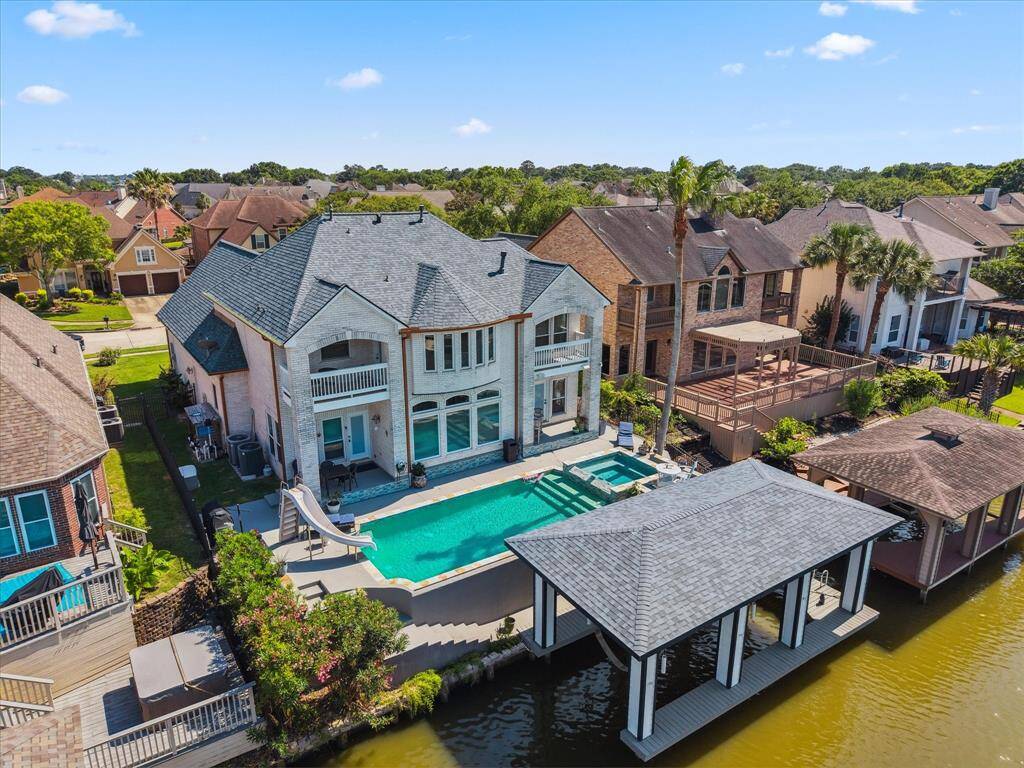 THE REAR AERIAL ALSO HIGHLIGHTS THE DESIGN FEATURING 2 BALCONIES AND 2 PATIOS